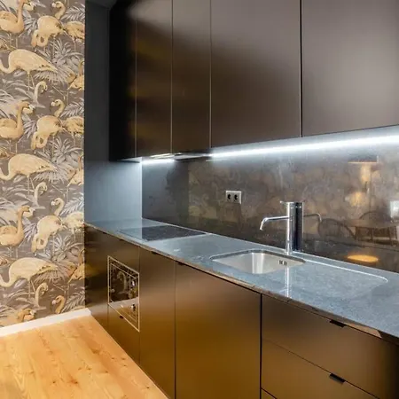 Boutique Rentals-art & Charm Ii W/ Terrace Apartment